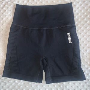 GYMSHARK BIKER SHORTS SIZE:M